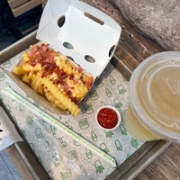 Photo taken at Shake Shack by Evelyne F. on 4/16/2023