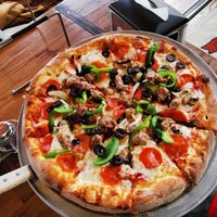 6/1/2022 tarihinde Rene T.ziyaretçi tarafından North Beach Pizza'de çekilen fotoğraf