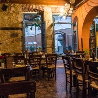 Das Foto wurde bei Plani Restaurant von Μεζεδοπωλείο Πλάνη - Plani Restaurant am 1/13/2016 aufgenommen