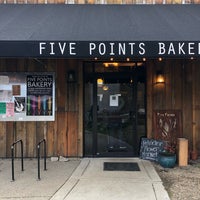 รูปภาพถ่ายที่ Five Points Bakery &amp;amp; Toast Cafe โดย Kelsey S. เมื่อ 4/27/2019