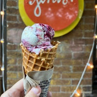9/4/2022 tarihinde Kelsey S.ziyaretçi tarafından Jeni&amp;#39;s Splendid Ice Creams'de çekilen fotoğraf