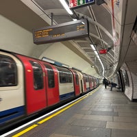 Photo taken at Notting Hill Gate London Underground Station by Victor A. on 5/25/2024