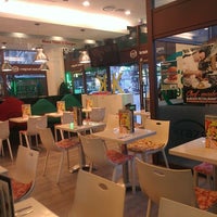 Photo taken at Kraze Burgers by Sung-in C. on 12/31/2012