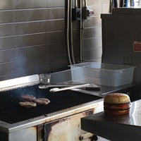8/15/2016에 Darwin P.님이 Woody&amp;#39;s Burgers bar and grill에서 찍은 사진