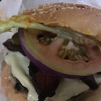 Foto tomada en Scott&amp;#39;s Burger  por Alejandro P. el 12/20/2016