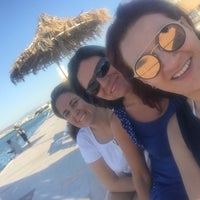 Photo taken at Ege Çeşme Sitesi Plaj by Pınar Girginkardeşler on 8/12/2018