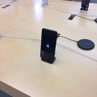 Photo taken at Apple Hornsby by Tim P. on 12/14/2017