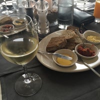 Photo taken at Restaurant Zon en Zeebad by Aybüke U. on 6/18/2016