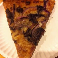 10/24/2012 tarihinde bradley m.ziyaretçi tarafından Hard Times Pizza'de çekilen fotoğraf