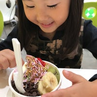 Photo taken at Pinkberry by Zx t. on 11/1/2018