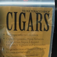 รูปภาพถ่ายที่ Ye Ole Tobacco Shop - Eisenhower Dr โดย Neil H. เมื่อ 9/8/2014