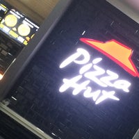 Photo taken at Pizza Hut by marya♍️ f. on 5/22/2017