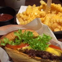 Photo taken at Shake Shack by Reema A. on 1/15/2016