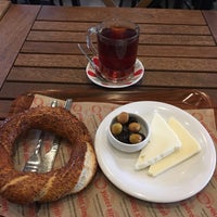 Photo taken at Yücel Simit by Dr.Hakan Ö. on 12/31/2016