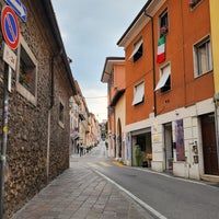 Das Foto wurde bei Desenzano del Garda von myFaveThings 7. am 6/3/2023 aufgenommen