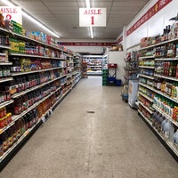 Foto tomada en Sentyrz Liquor &amp;amp; Supermarket  por Ben B. el 1/6/2018