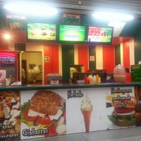 6/3/2013에 Omar R.님이 Crazy fries, Hamburguesas, Chapatas y Ensaladas에서 찍은 사진