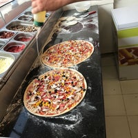 Photo taken at Pizza Pi by Bekir Toğan on 6/6/2017