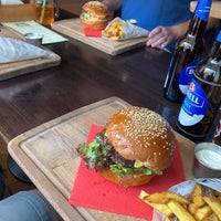 Photo taken at Želva Beers &amp;amp; Burgers by Milan L. on 6/27/2023