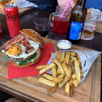 Photo taken at Želva Beers &amp;amp; Burgers by Milan L. on 9/6/2023