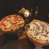 Photo prise au Finzione da Pizza par Reem le2/27/2017