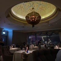 Foto diambil di Safran Restaurant  InterContinental Istanbul oleh S D. pada 11/18/2022