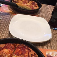2/19/2017 tarihinde Anthi G.ziyaretçi tarafından Pizza Hut'de çekilen fotoğraf