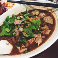 Foto scattata a Thai Charm Cuisine da Loan H. il 6/25/2015