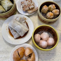 Photo taken at New Port Dimsum &amp;amp; Seafood Restaurant (新港海鮮酒家) by Louisa L. on 4/10/2022