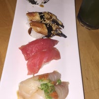 Photo taken at Midori Sushi by Meshpuff 💙 on 8/30/2016