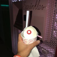 Photo taken at Sprinkles Beverly Hills Ice Cream by Meshpuff 💙 on 10/4/2019