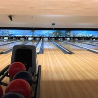 Foto tirada no(a) Pinz Bowling Center por Meshpuff 💙 em 2/7/2018