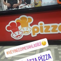 Photo taken at Pizza Pizza by Cennet D. on 8/3/2017