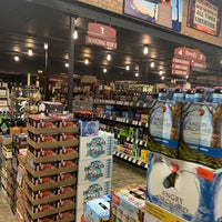 Das Foto wurde bei Binny&amp;#39;s Beverage Depot von Stephanie H. am 11/2/2019 aufgenommen
