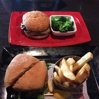Photo taken at Red Robin Gourmet Burgers and Brews by XFan Z. on 2/15/2016