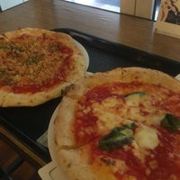 Photo taken at Napoli&amp;#39;s PIZZA CAFFEナポリス自由が丘店 by フジッコ on 2/7/2017