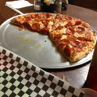 Photo taken at Gallo Pizzeria by Handy M. on 1/31/2013