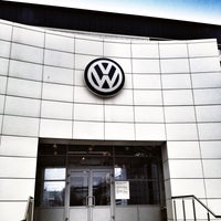 Photo taken at Volkswagen Диверс Моторс Самара by Евгений  -the Jack- on 12/13/2014