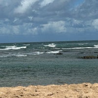 Photo taken at Praia de Itapuã by Evanice P. on 8/14/2023
