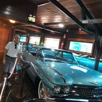 Photo taken at Hollywood Dream Cars (Museu do Automóvel) by Evanice P. on 12/29/2017