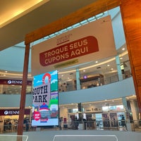 รูปภาพถ่ายที่ Goiânia Shopping โดย Evanice P. เมื่อ 4/7/2022