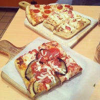รูปภาพถ่ายที่ Pizza By La Grolla โดย Angelina เมื่อ 9/24/2013