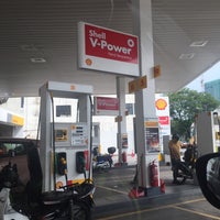Photo taken at Shell by 荭 虹. on 5/7/2020