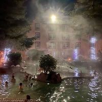 Foto diambil di Harrison Hot Springs Resort &amp;amp; Spa oleh Faranak R. pada 12/24/2020