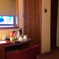 Foto diambil di Hotel Lugano Dante oleh Whitty pada 3/28/2019