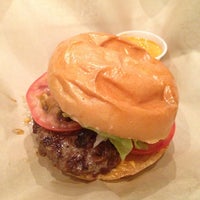2/26/2013にAndrew S.がJuicy Burgers &amp; Dogsで撮った写真