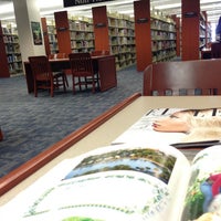 Das Foto wurde bei Charleston County Public Library Main Branch von Ashley C. am 4/2/2013 aufgenommen