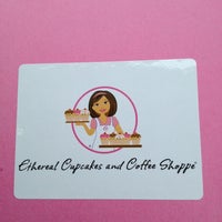รูปภาพถ่ายที่ Ethereal Cupcake and Coffee Shoppe โดย Melissa H. เมื่อ 11/27/2012