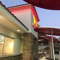 Photo taken at In-N-Out Burger by Alex C. on 7/3/2018