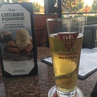 Photo taken at BJ&amp;#39;s Restaurant &amp;amp; Brewhouse by Alex C. on 8/8/2017